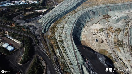 資源枯竭的&ldquo;亞洲最大礦坑&rdquo;,曾是&ldquo;搖錢樹(shù)&rdquo;,如今變成深溝險(xiǎn)壑